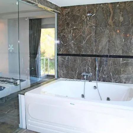 White Village With Jacuzzi And Private Pool Vila