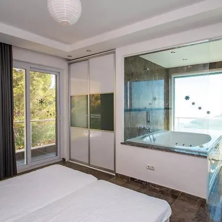 White Village With Jacuzzi And Private Pool Alanya